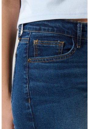 KOAJ SHORT KOAJ JEAN GIRLFRIEND 26781 3/25