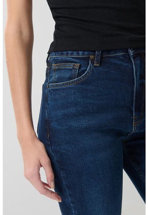 KOAJ PANTALON KOAJ JEAN MOM STA 22827 2/25