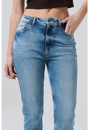 KOAJ PANTALON KOAJ JEAN MOM STA 28074 3/25