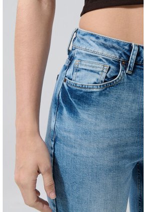 KOAJ PANTALON KOAJ JEAN MOM STA 28074 3/25