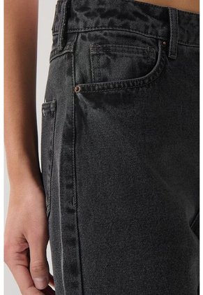 PANTALON KOAJ JEAN 90S 22846 2/25