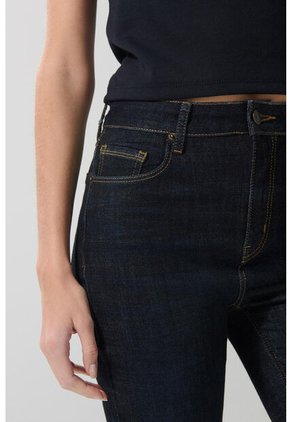 KOAJ PANTALON KOAJ JEAN JEGGING STA 22469 1/2