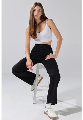 KOAJ Jean Straight Leg Bota Recta Con Tiro Alto Negro Y Bolsillos