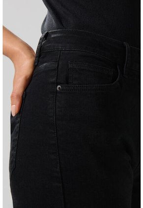 KOAJ Jean Straight Leg Bota Recta Negro Con Tiro Alto