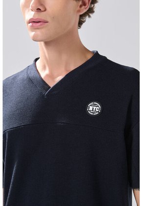 KOAJ Camiseta Azul Intensa Cuello V En Algodón Con Arte College