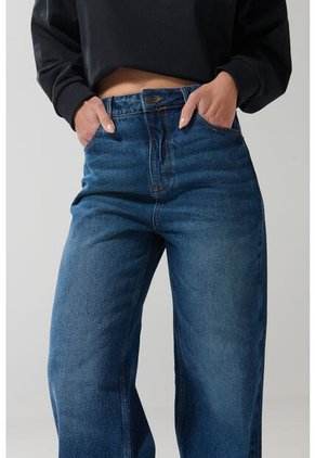 KOAJ Jean Azul Oscuro Tiro Alto 90´S Con Bota Recta Y Bolsillos