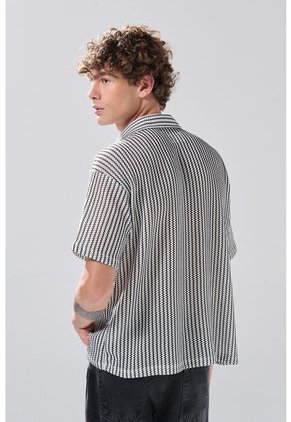 KOAJ Camisa Cuello Resort Blanca Con Rayas Negras Y Botones