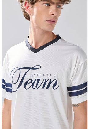 KOAJ Camiseta Cuello V Crema Clara Con Diseño College