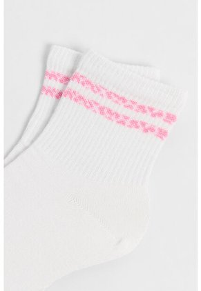 KOAJ Medias Cortas Cremas Con Rayas De Animal Print