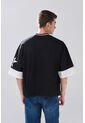 Camiseta Cuello V Oversize Negra Con Estampados College de Koaj