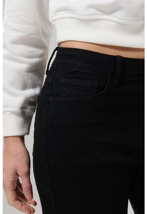 KOAJ PANTALON KOAJ JEAN STRAIGHT LEG 29241 4/