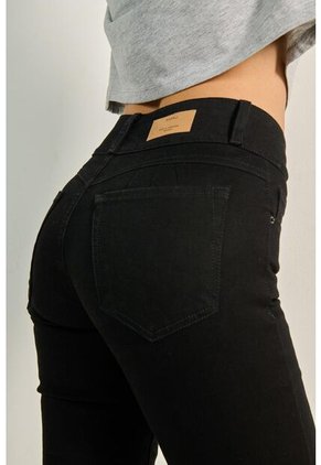 PANTALON KOAJ PUSH UP FB 9003 2/24