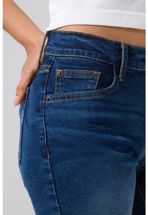 KOAJ SHORT KOAJ JEAN GIRLFRIEND 28695 4/25