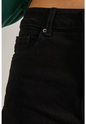 PANTALON KOAJ JEAN MOM STA 8024 2/24