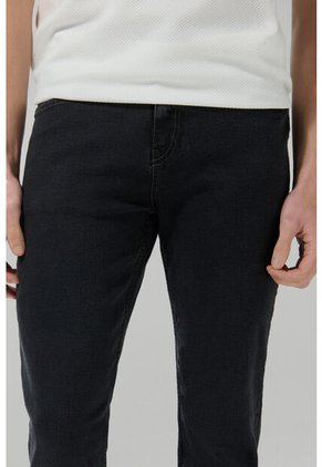 KOAJ PANTALON KOAJ JEAN SLIM 28981 4/25