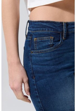 KOAJ SHORT KOAJ JEAN GIRLFRIEND 27742 3/25