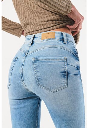 KOAJ PANTALON KOAJ PUSH UP FB 16390 4/24