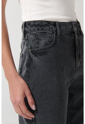 PANTALON KOAJ JEAN 90S 23486 2/25