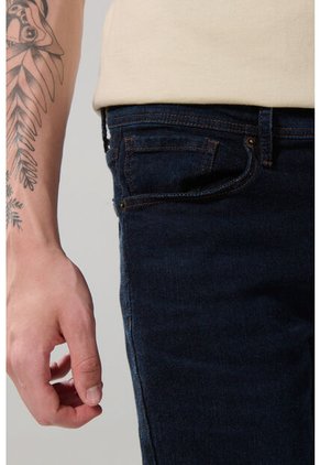 KOAJ PANTALON KOAJ JEAN SLIM 28724 4/25