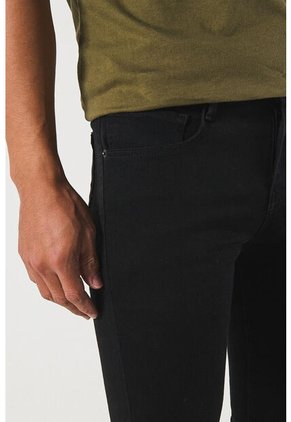 KOAJ PANTALON KOAJ SUPER SKINNY 17435 4/24