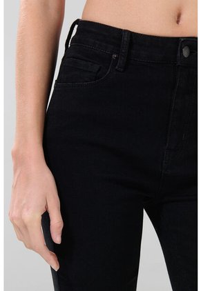 KOAJ PANTALON KOAJ JEAN MOM STA 30622 4/25