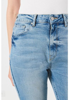 KOAJ PANTALON KOAJ JEAN MOM STA 14823 4/24