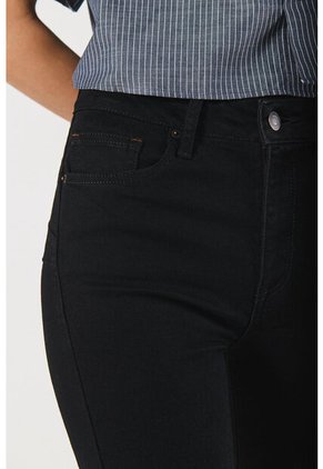 KOAJ PANTALON KOAJ PUSH UP FB 16400 4/24