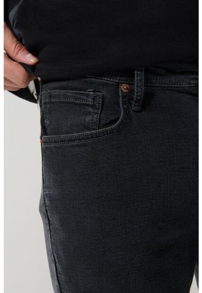 KOAJ PANTALON KOAJ JEAN SLIM 25818 3/25