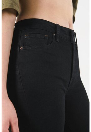 KOAJ PANTALON KOAJ PUSH UP FB 13412 3/24