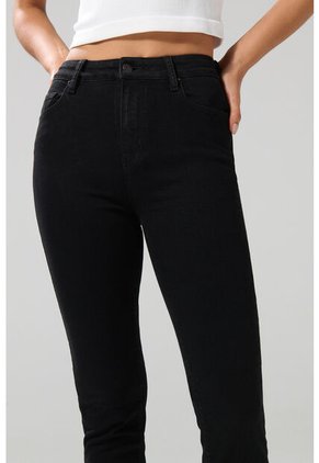 KOAJ Jean Mom Negro Con Bota Recta, Tiro Súper Alto Y Bolsillos