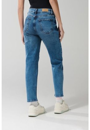 KOAJ PANTALON KOAJ JEAN MOM STA 22706  2/25