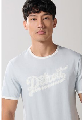 KOAJ Camiseta Azul Clara Manga Corta College Con Contrastes