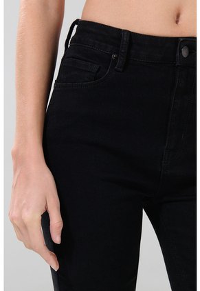KOAJ PANTALON KOAJ JEAN MOM STA 30622 4/25