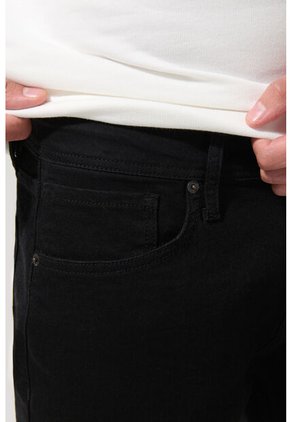 KOAJ PANTALON KOAJ JEAN SLIM 28362 4/25