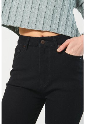 KOAJ PANTALON KOAJ JEAN MOM STA 11439 3/24