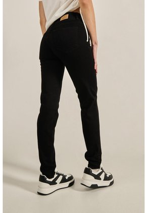 KOAJ PANTALON KOAJ PUSH UP FB 8364 2/24
