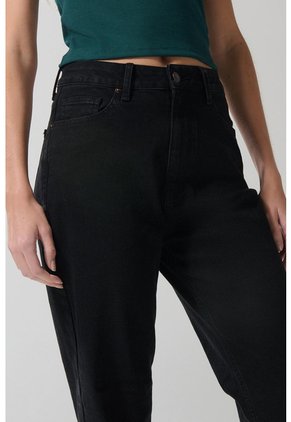 KOAJ PANTALON KOAJ JEAN MOM STA 22724 2/25