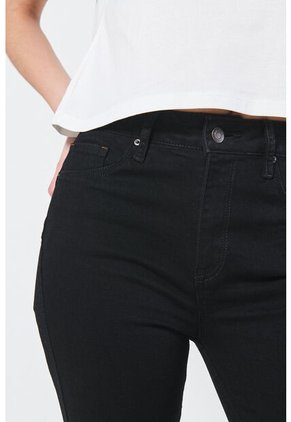 KOAJ PANTALON KOAJ PUSH UP FB 14833 4/24