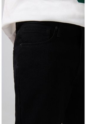 KOAJ PANTALON KOAJ JEAN 90s 28229 4/25