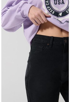 KOAJ PANTALON KOAJ JEAN MOM STA 22456 1/25