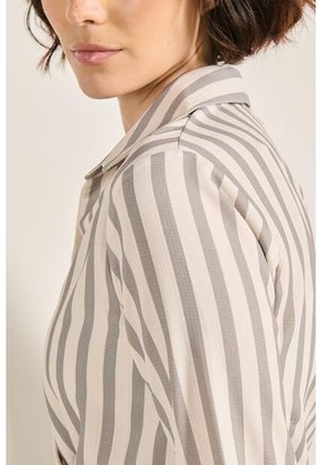 BLUSA KOAJ CROP ML 8696 2/24