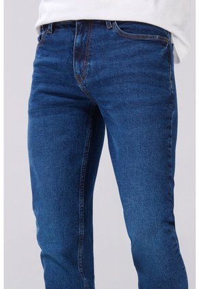 KOAJ PANTALON KOAJ JEAN SLIM 30389 4/25