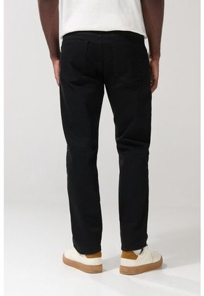 KOAJ PANTALON KOAJ JEAN SLIM 24822 3/25