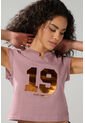 KOAJ Camiseta Rosada Con Arte College Y Manga Ranglan Corta de Koaj