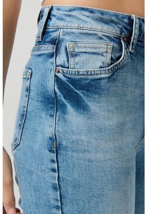 KOAJ PANTALON KOAJ JEAN MOM STA 26770 3/25