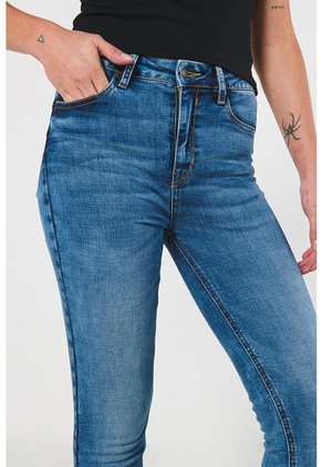 KOAJ PANTALON KOAJ PUSH UP FB 13172 3/24