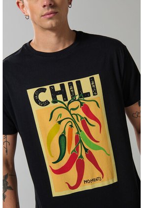 KOAJ Camiseta Cuello Redondo Negra Con Diseño De Comida