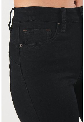 KOAJ PANTALON KOAJ PUSH UP FB 17430 4/24