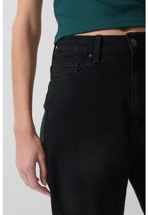 KOAJ PANTALON KOAJ JEAN MOM STA 22724 2/25