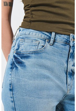 KOAJ PANTALON KOAJ JEAN MOM STA 13945 4/24